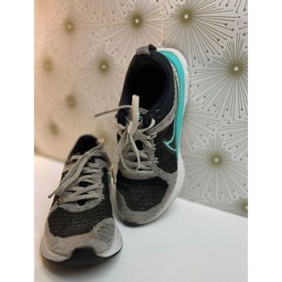 Nike React Infinity Flyknit running shoes for women. Size 7. - Picture 2 of 9